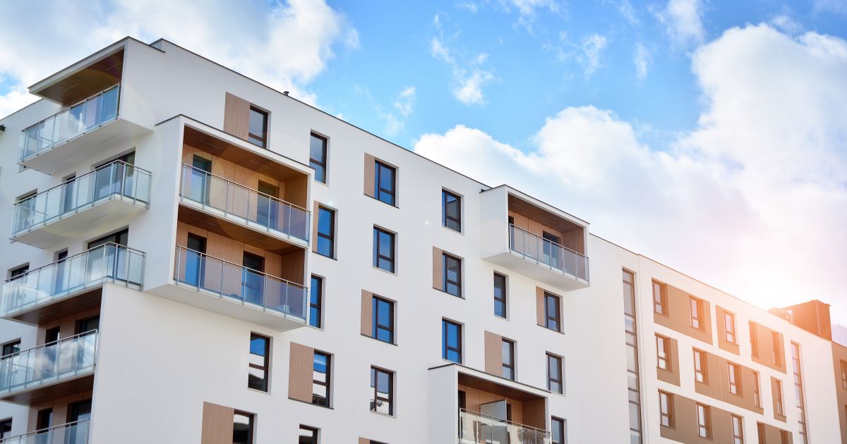 Featured image for 2026 May Newsletter called Price Class Divide Widens Across Multifamily Performance